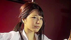黒髪ロングヘアでスレンダーの巨乳美人を拷問