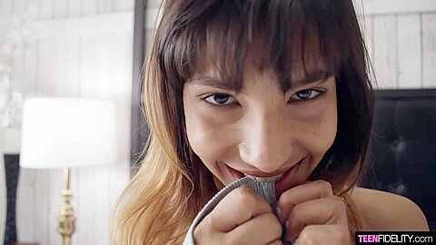 Kitty Carrera – Kitty Wants Cum