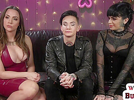 Tattooed submissive dyke pussyfingered by latex dominas