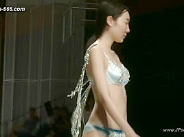 Chinese model in sexy lingerie show.19