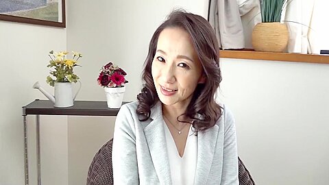 H057g01 Fifty Mature Woman With A Neat Atmosphere Is The First Av! Big Breasts Shake On A Slim Body!